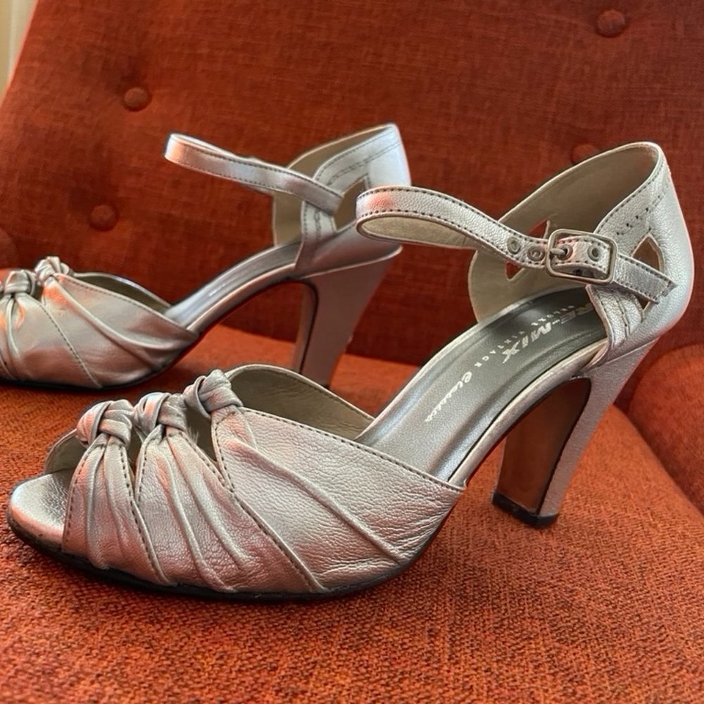 Re-mix Retro 1920s Silver Pumps "Ritz" - Size 6.5 - Picture 4 of 8